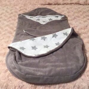 Swaddyl Grey and White Car Seat Blanket